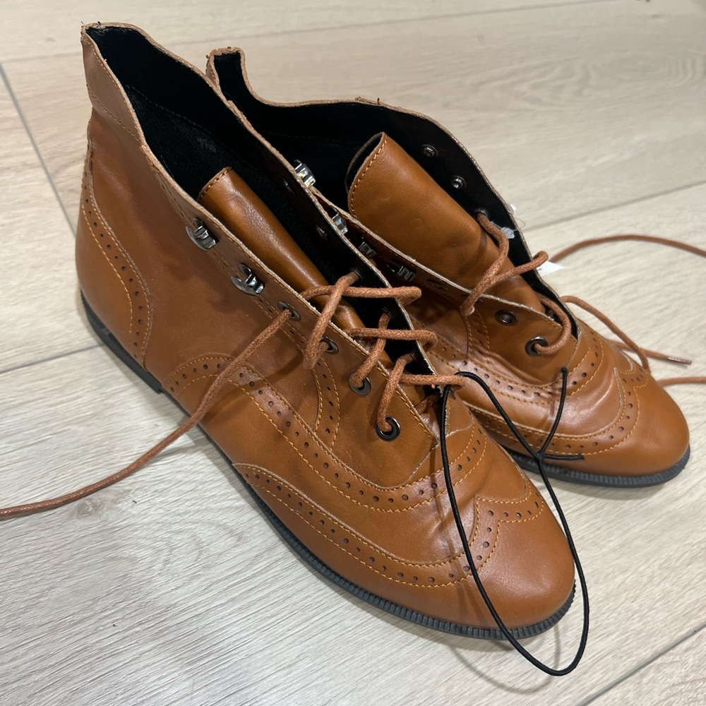 Brown Oxford shoes
